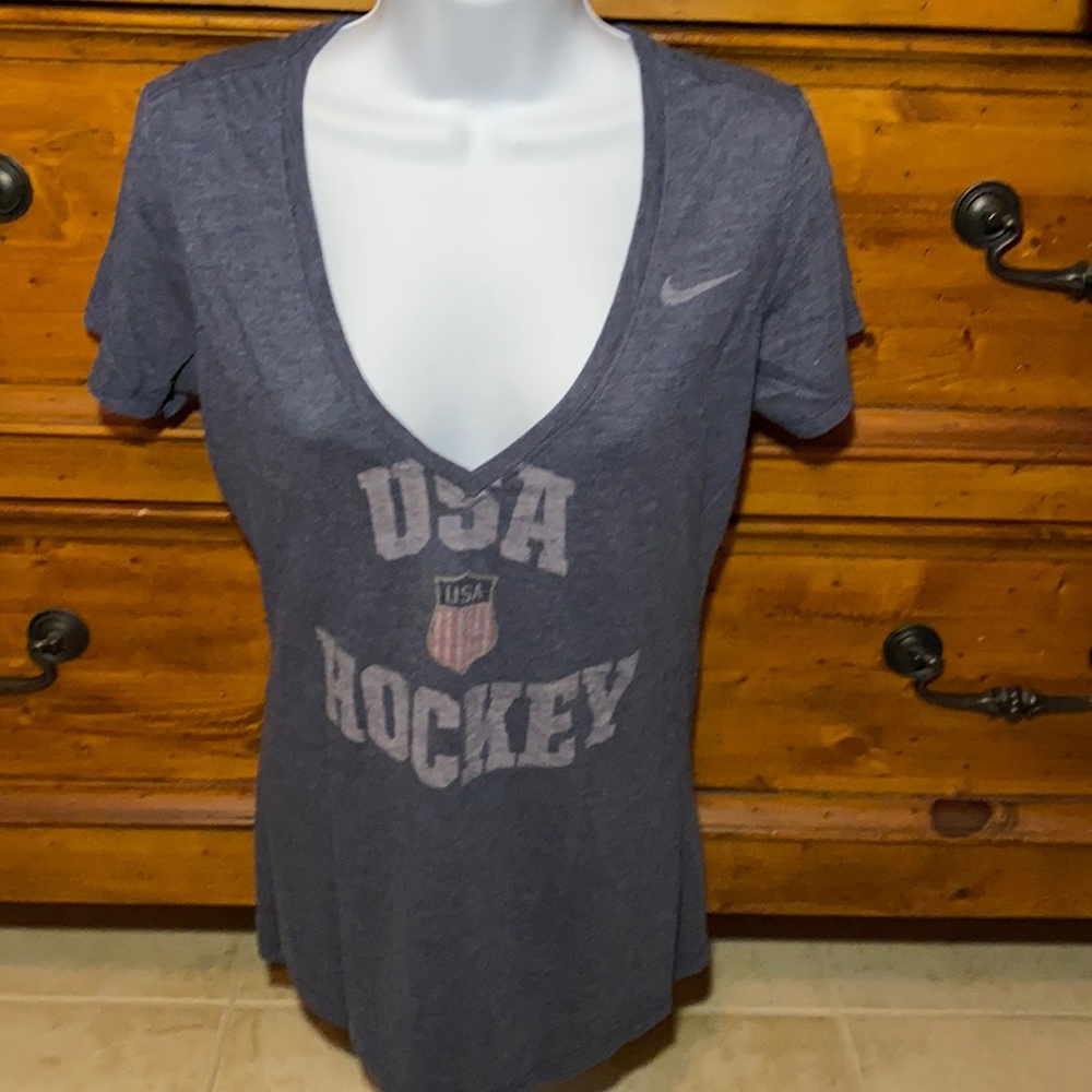 Nike Tee Shirt 👚 V-neck very low Hockey shirt